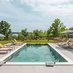 Villa Fortuna - Private Pool And Garden Retreat