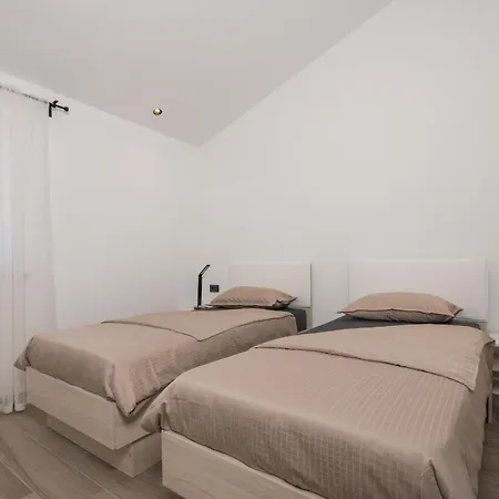 Villa Fortuna - Private Pool And Garden Retreat Labin (Istria)