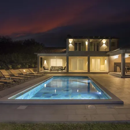 Fortuna - Private Pool And Garden Retreat *