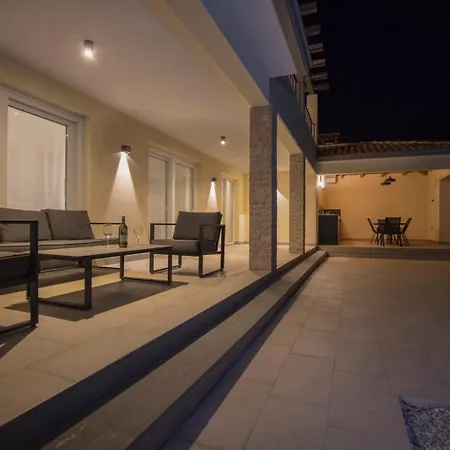 Fortuna - Private Pool And Garden Retreat Villa