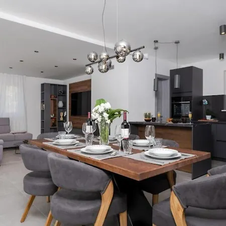 Fortuna - Private Pool And Garden Retreat * Labin (Istria)