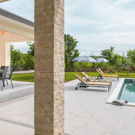 Villa Fortuna - Private Pool And Garden Retreat *